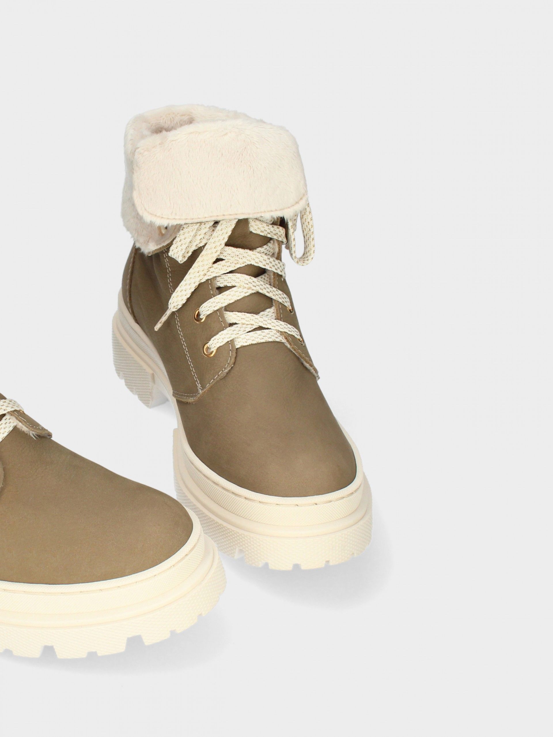 Bota  com Atacadores Nadia 01