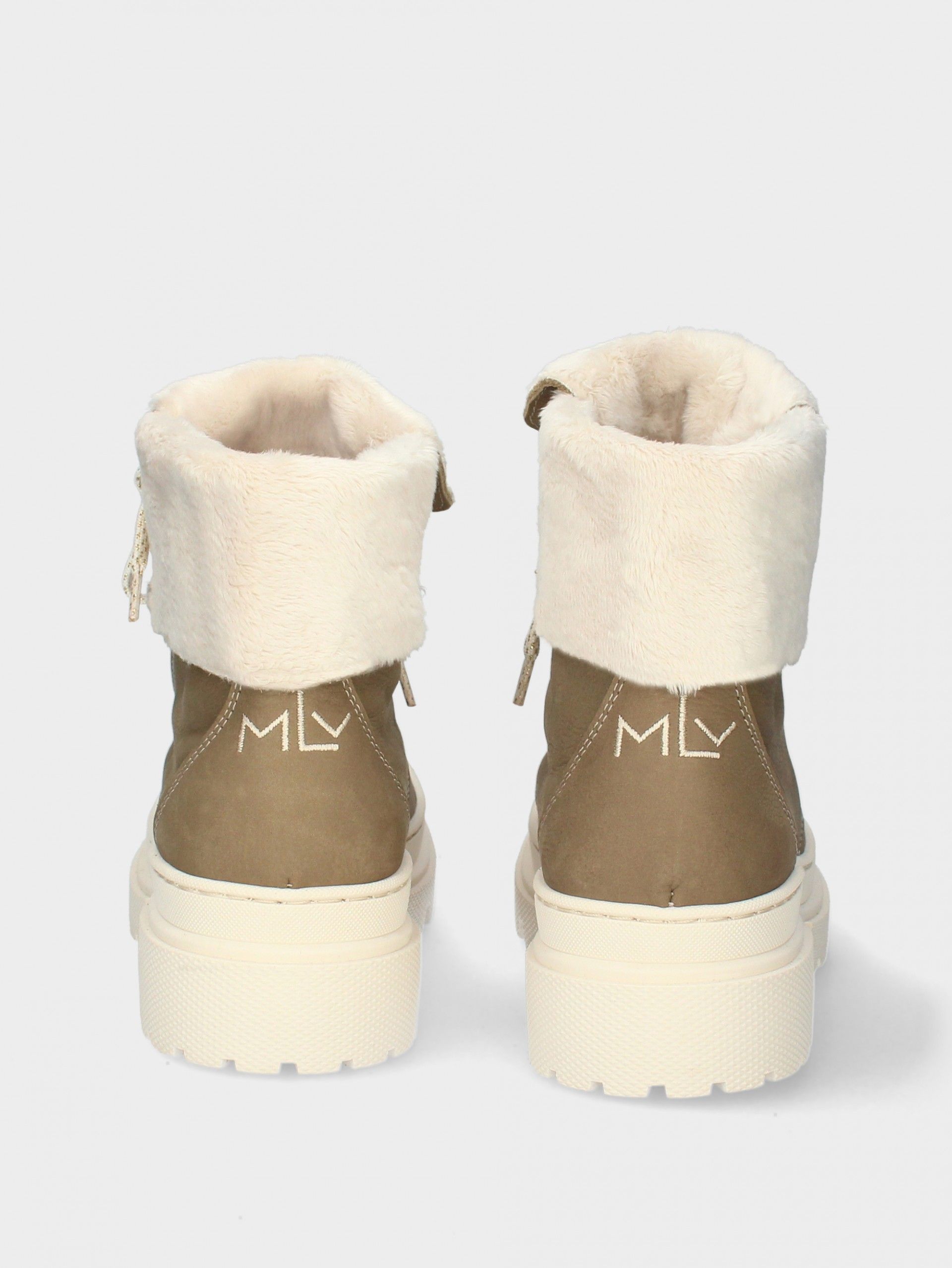 Bota  com Atacadores Nadia 01