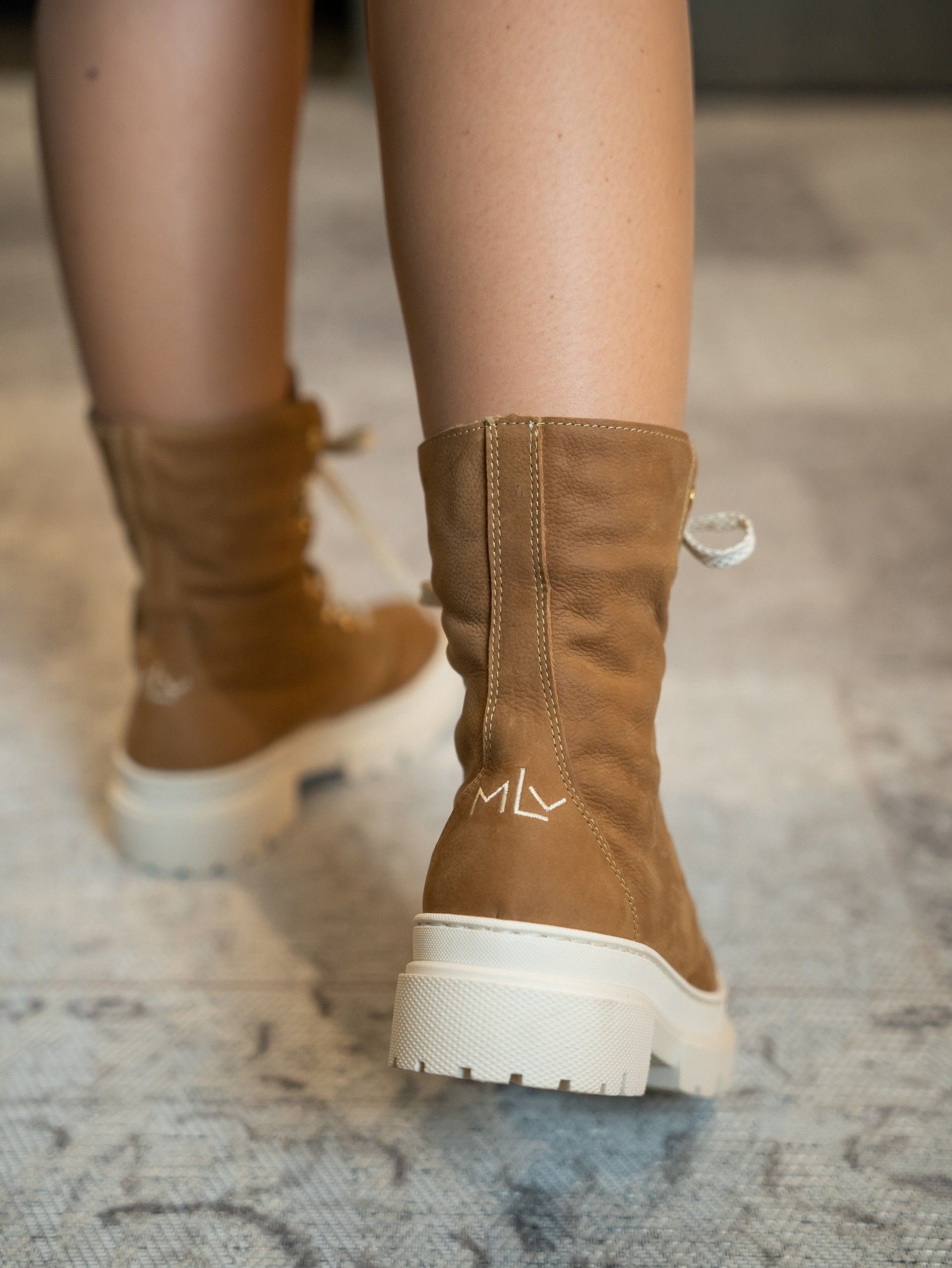 Boot with Laces Nadia 01