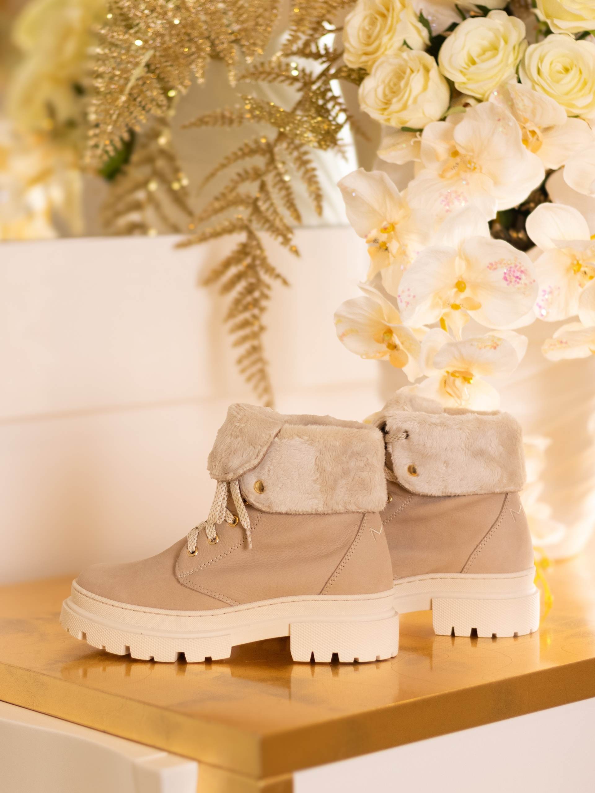 Bota  com Atacadores Nadia 01