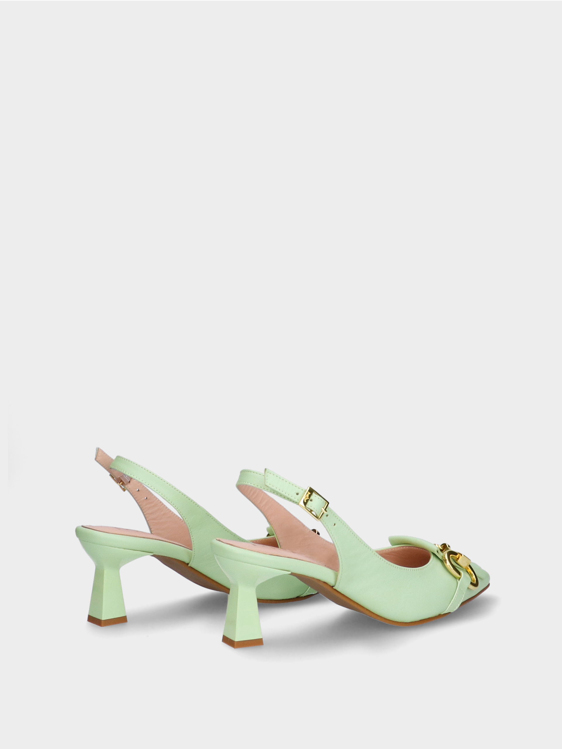 Sapato em Pele  Salto Médio Leila 02