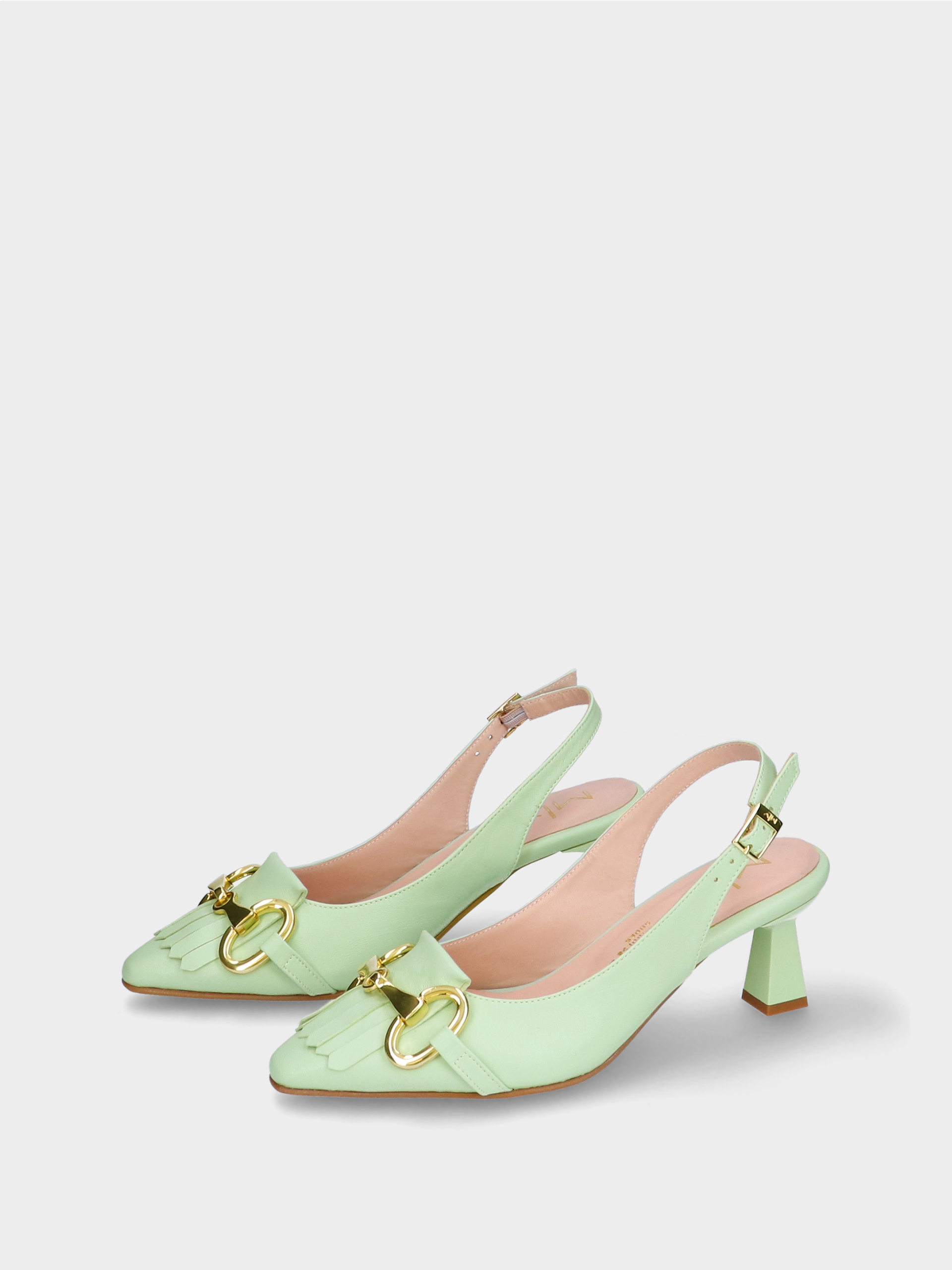 Sapato em Pele  Salto Médio Leila 02