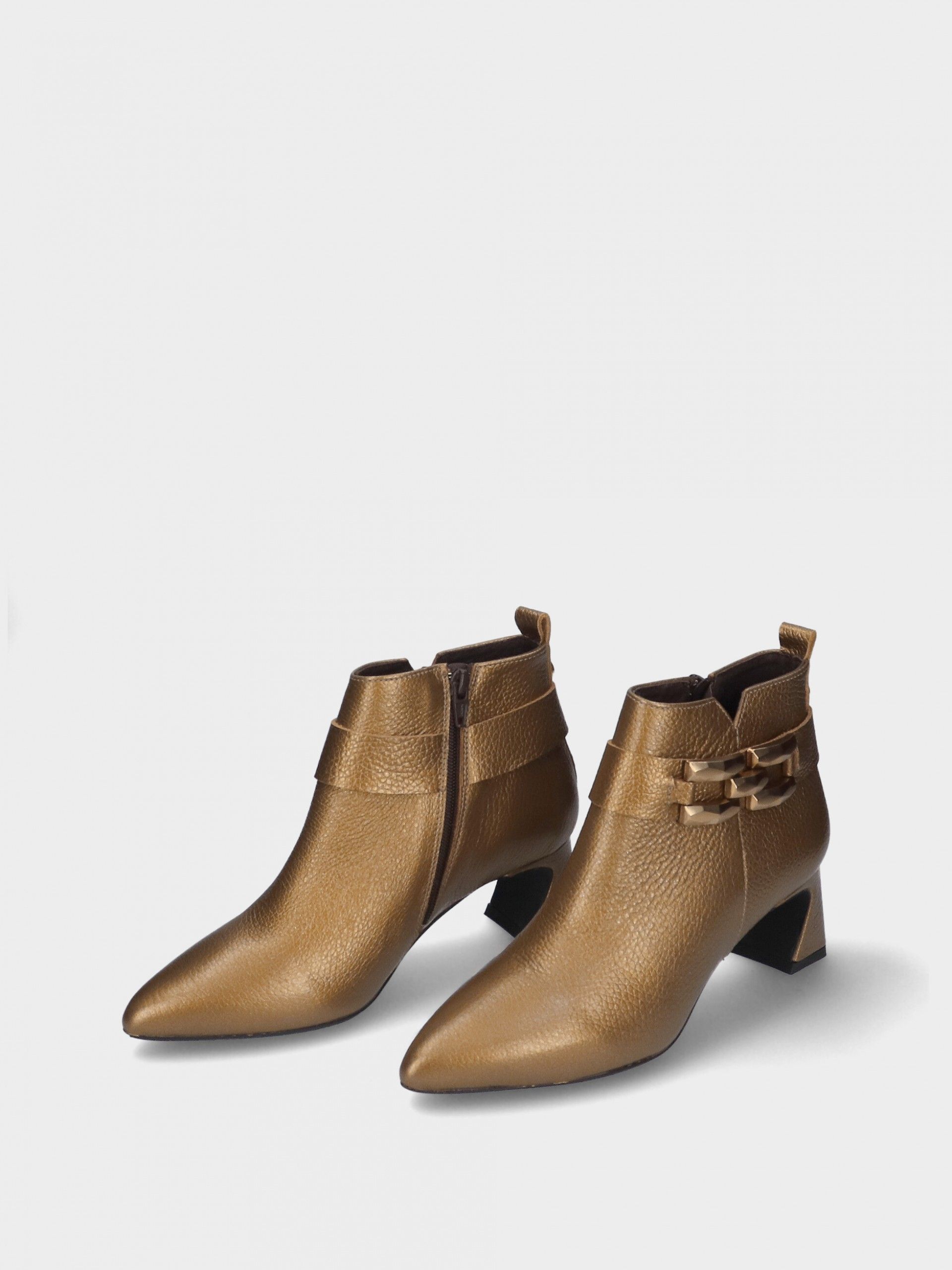 Botim Salto Médio em Pele  Lori 42