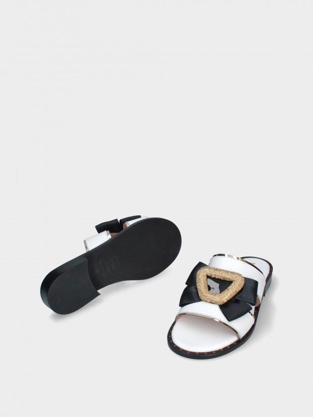 Chinelo  em Pele Raso Celia 04