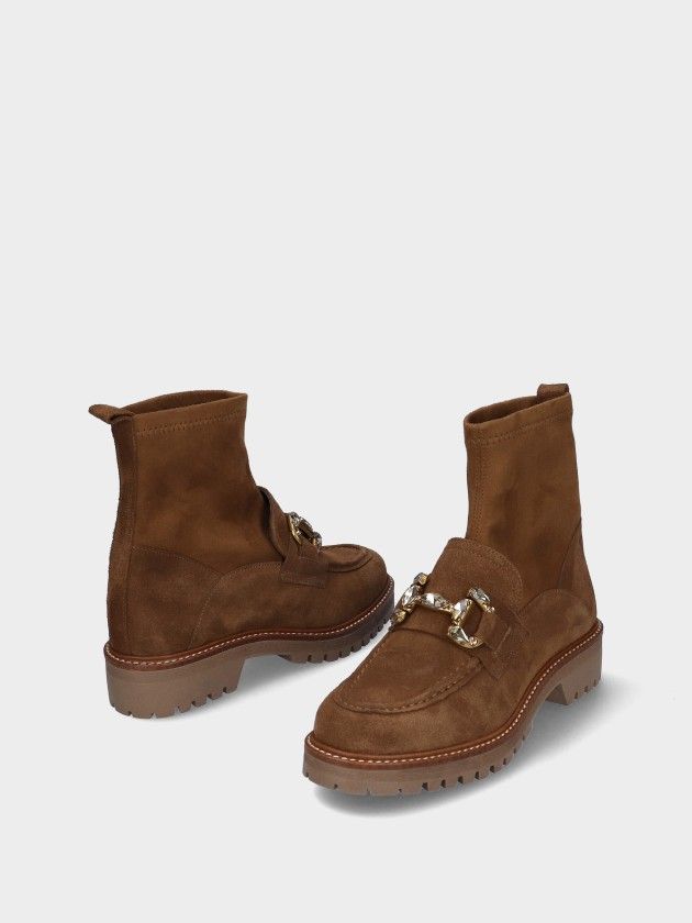 Casual Chic Chelsea Ankle Boot Raquel 117